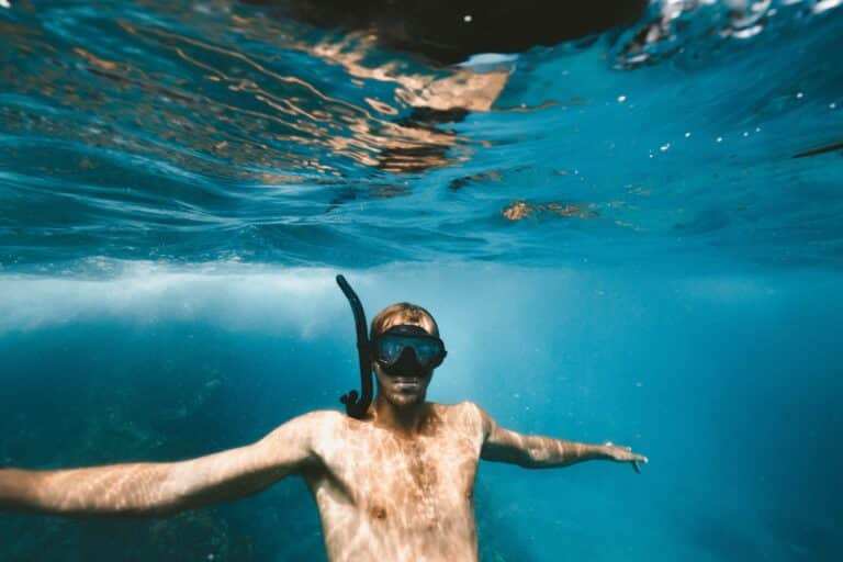 Man who can hold his breath underwater