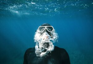 Can you Wear Contacts in the Ocean?