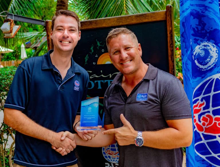 Marcel van den Berg receiving the PADI Outstanding Contribution Award from Neil Richards of PADI Asia Pacific.