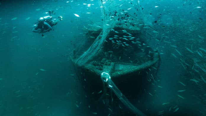 The Trawler Wreck when scuba diving in India - Pondicherry